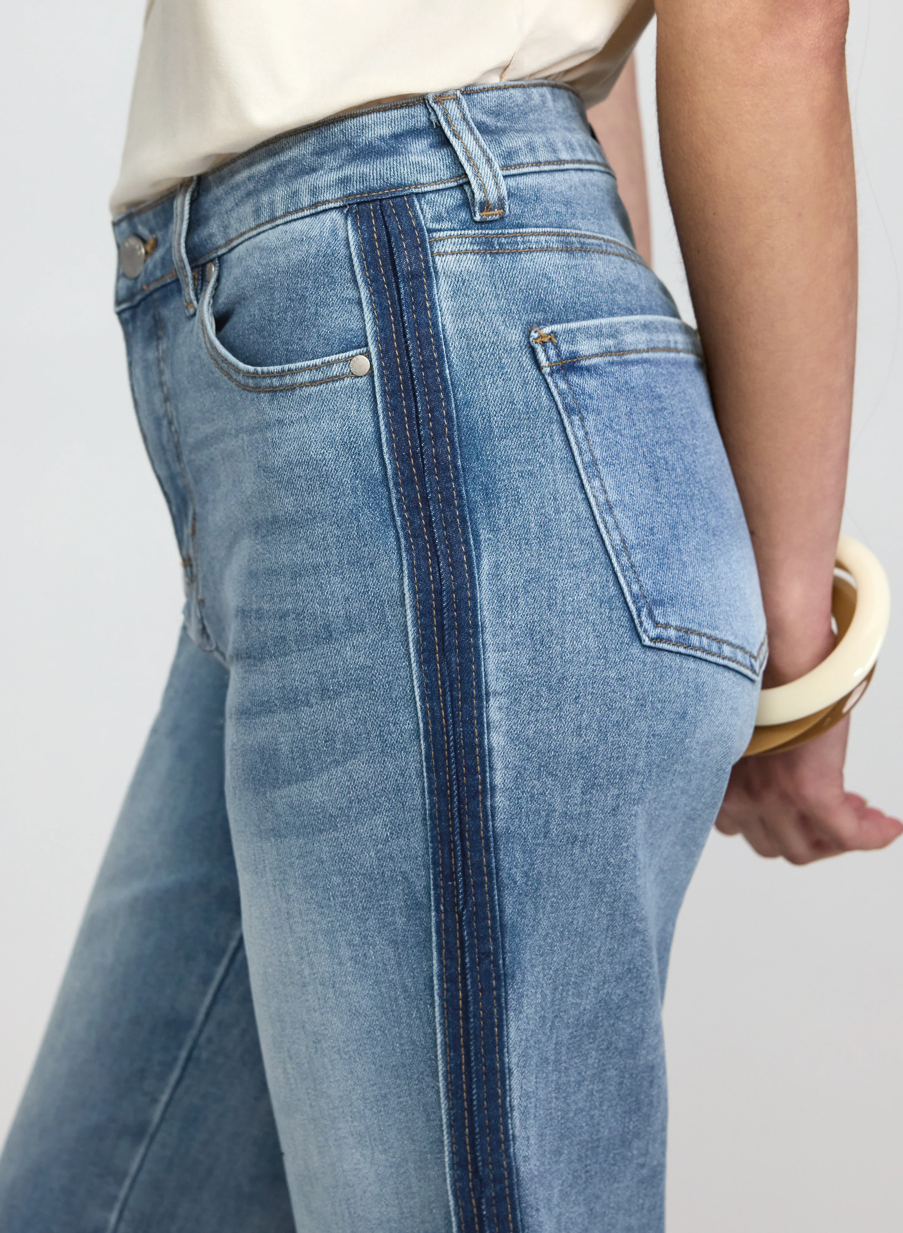 Contrast Denim Capris - Image 5