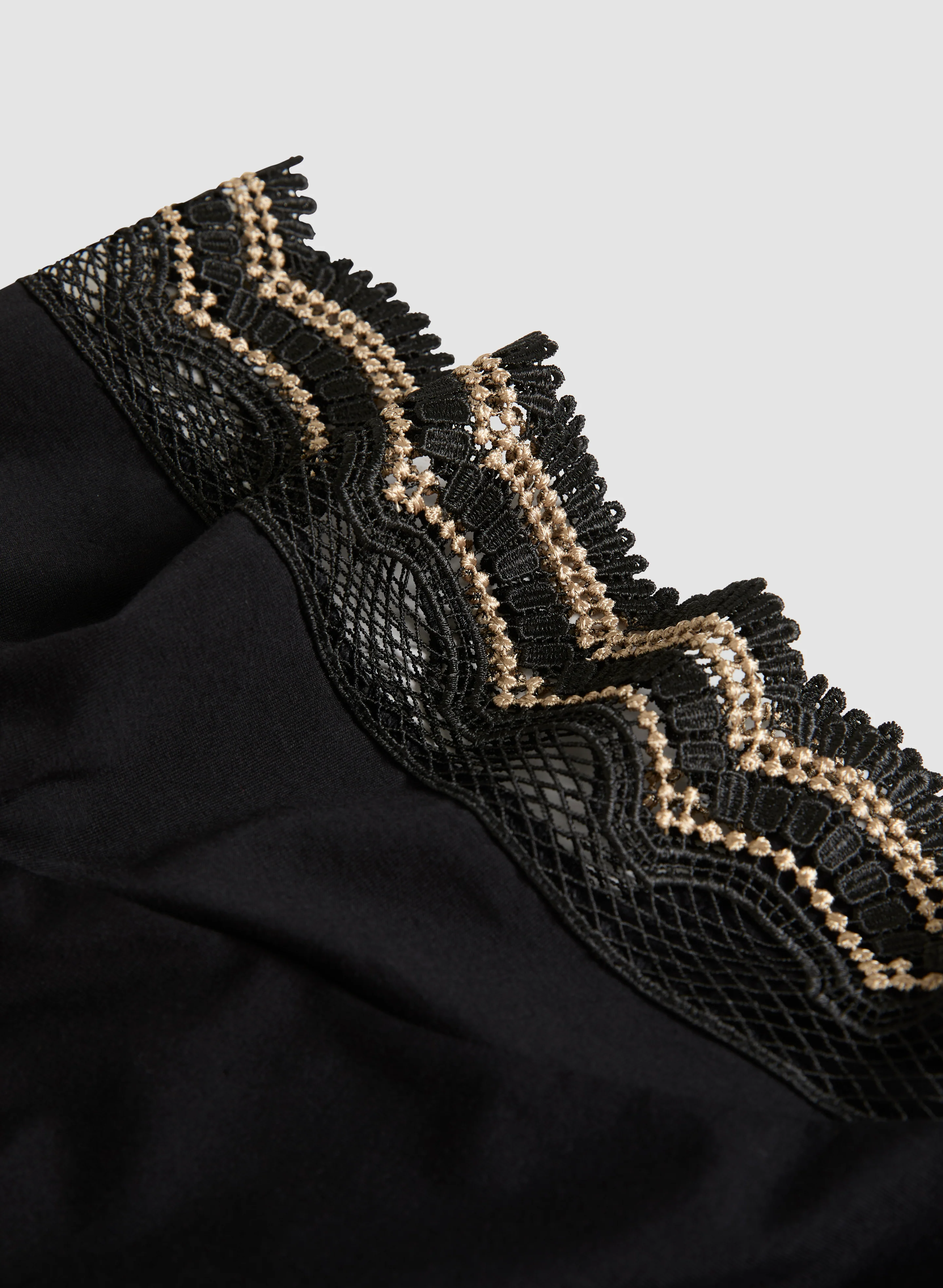 Crochet Trim Cap Sleeve T-Shirt - Image 7