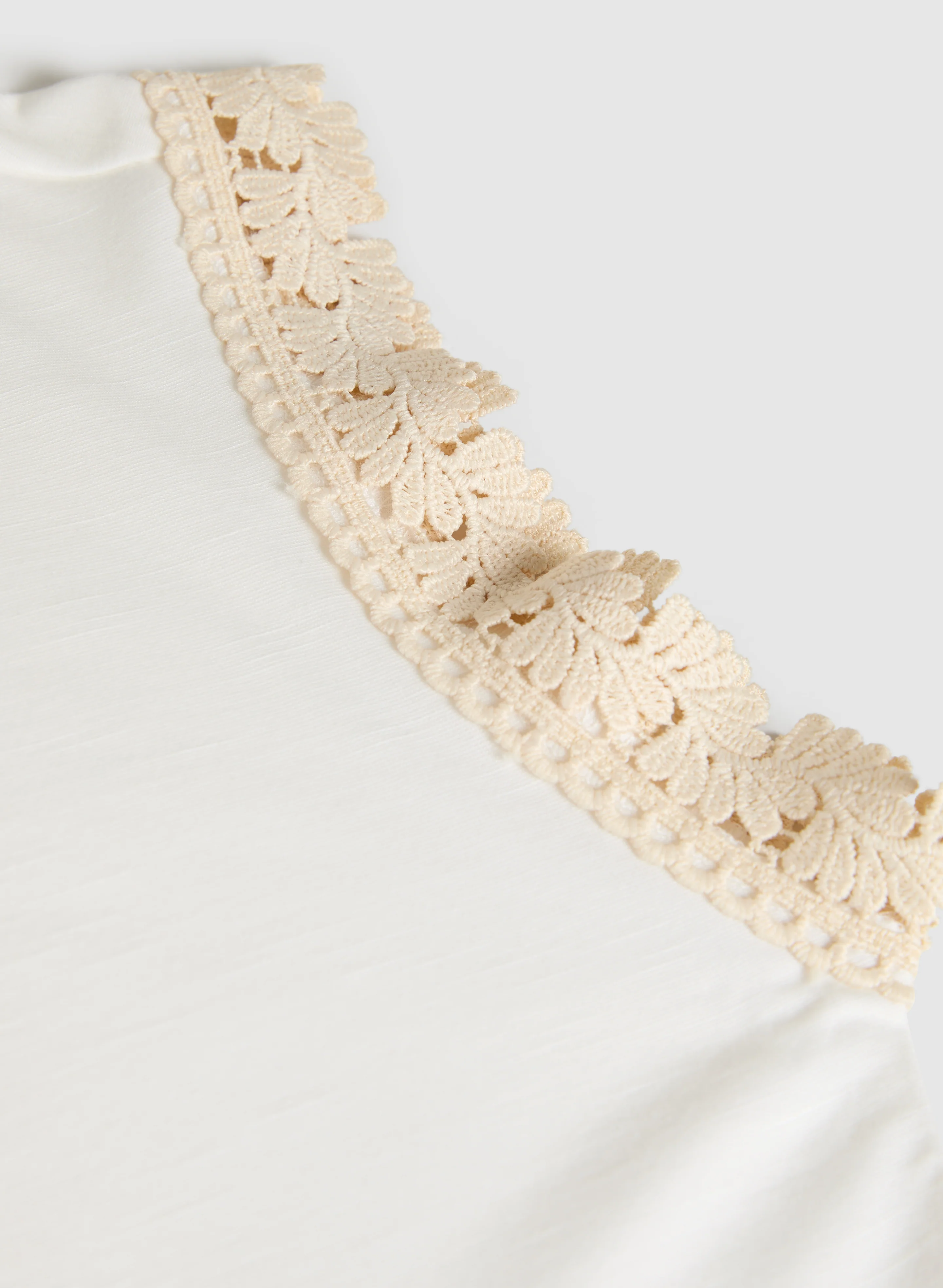 Crochet Trim T-Shirt - Image 7