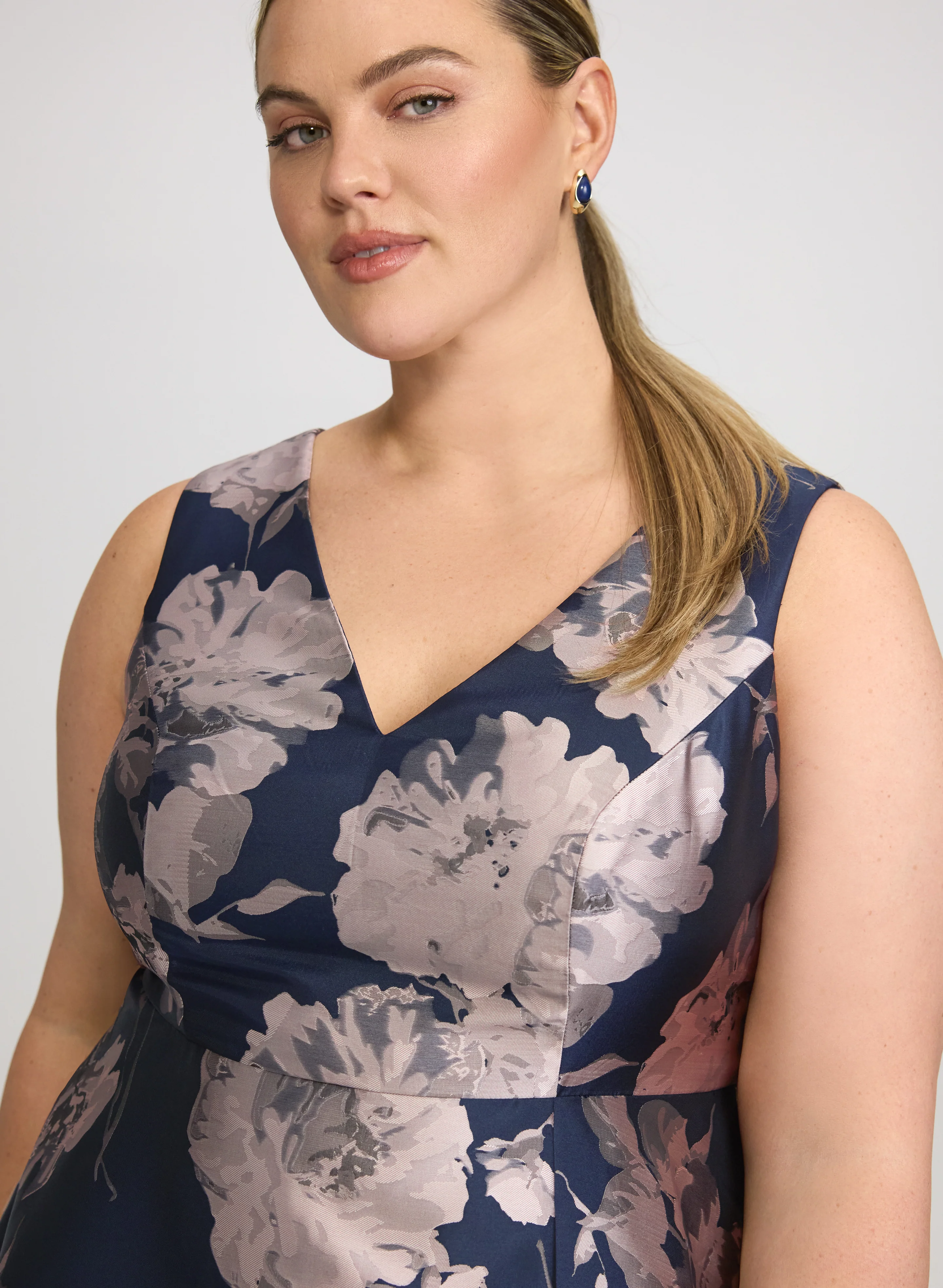 Floral Jacquard Dress - Image 3