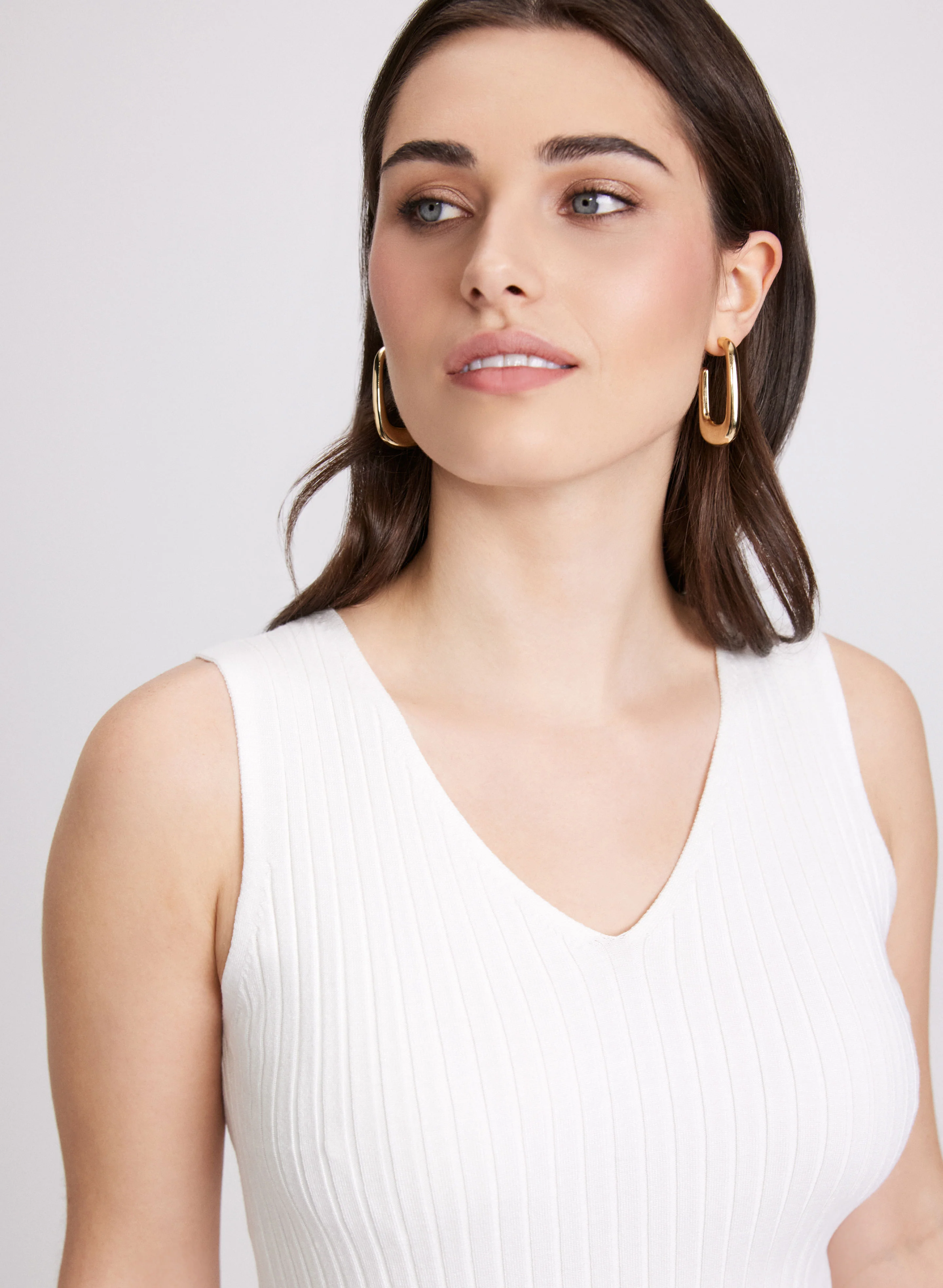 Sleeveless Ribbed Knit Sweater - Image 5