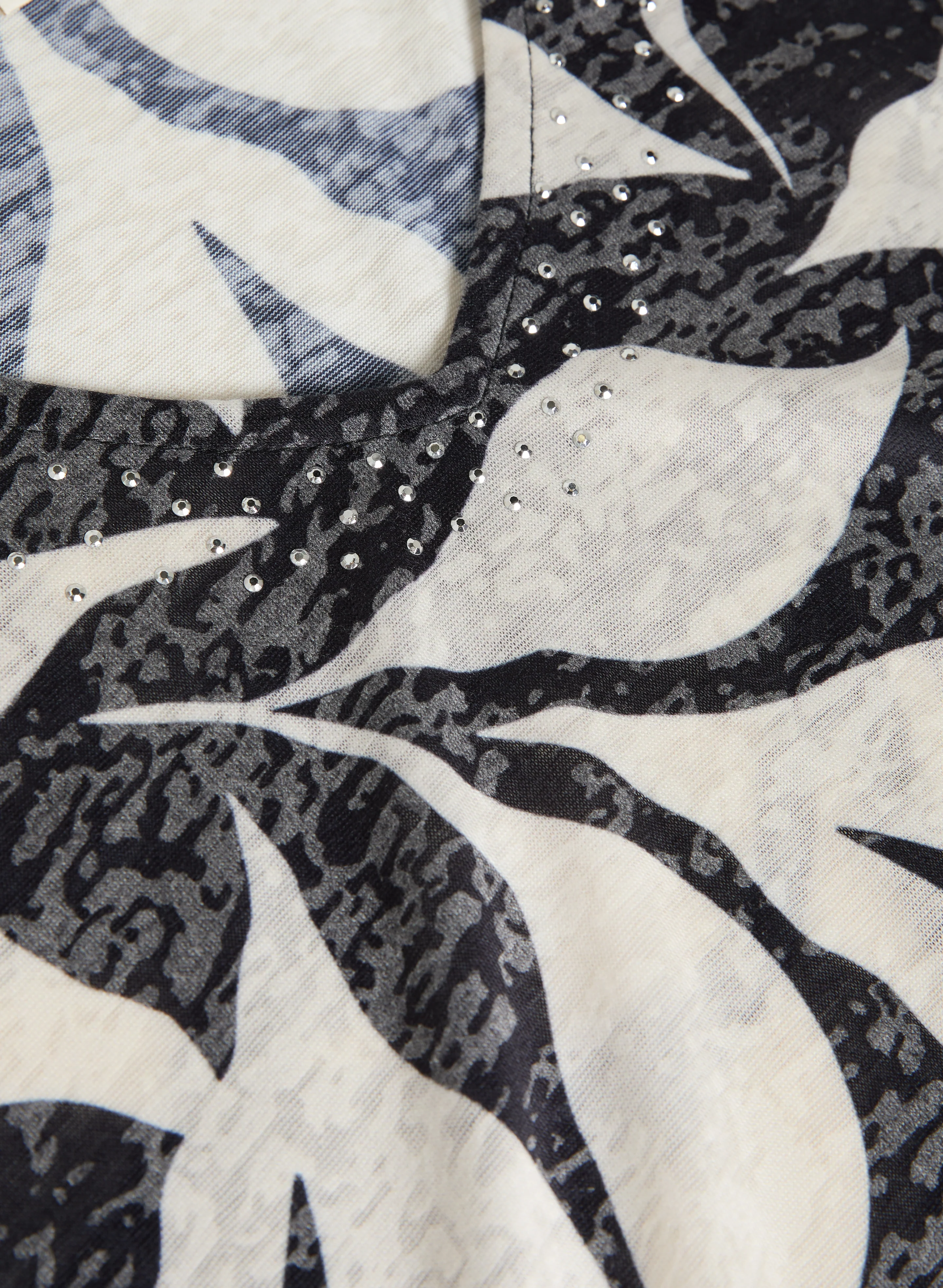 Leaf Print Studded T-Shirt - Image 7