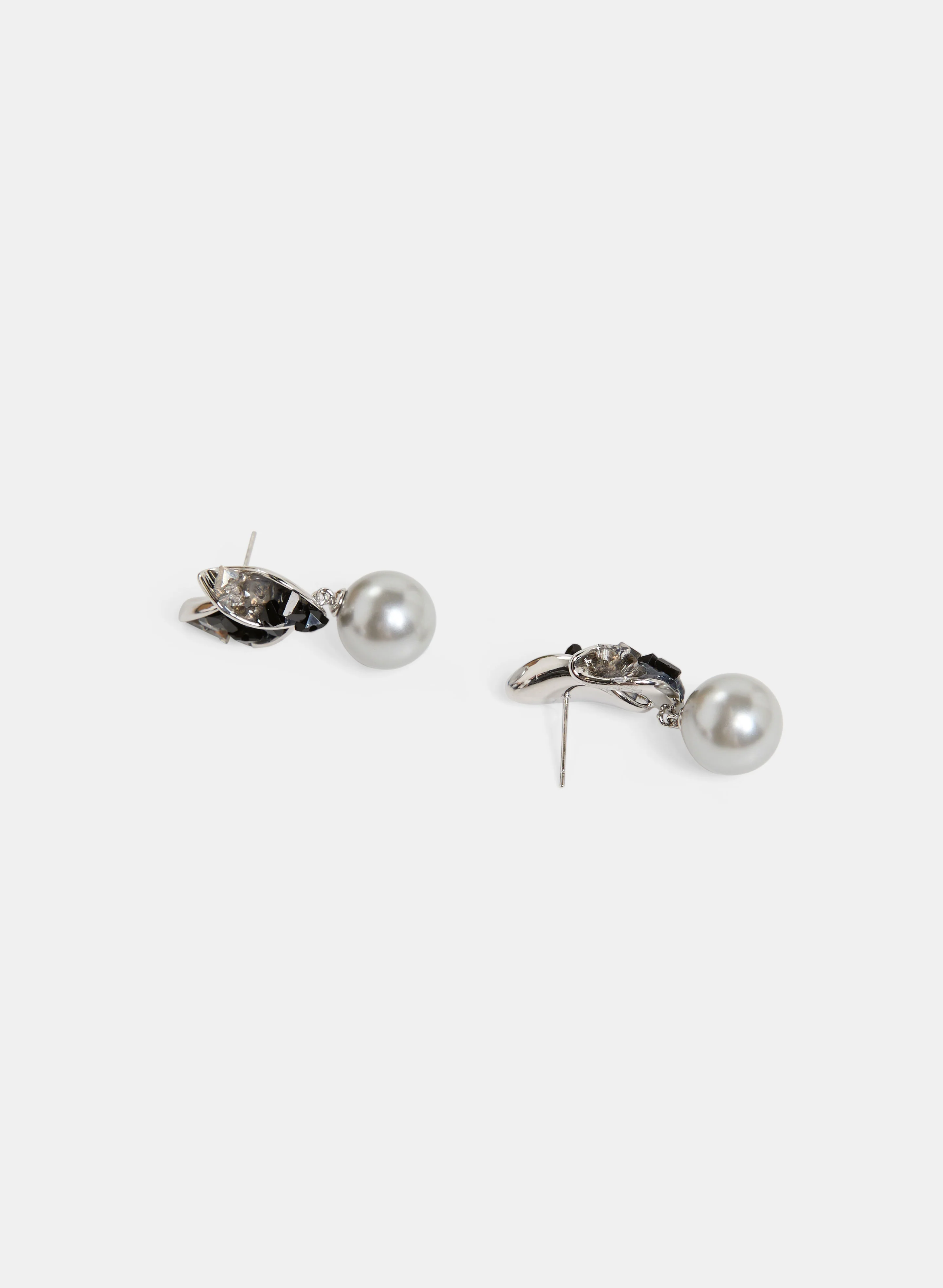Leaf Shape Pearl Pendant Earrings - Image 3