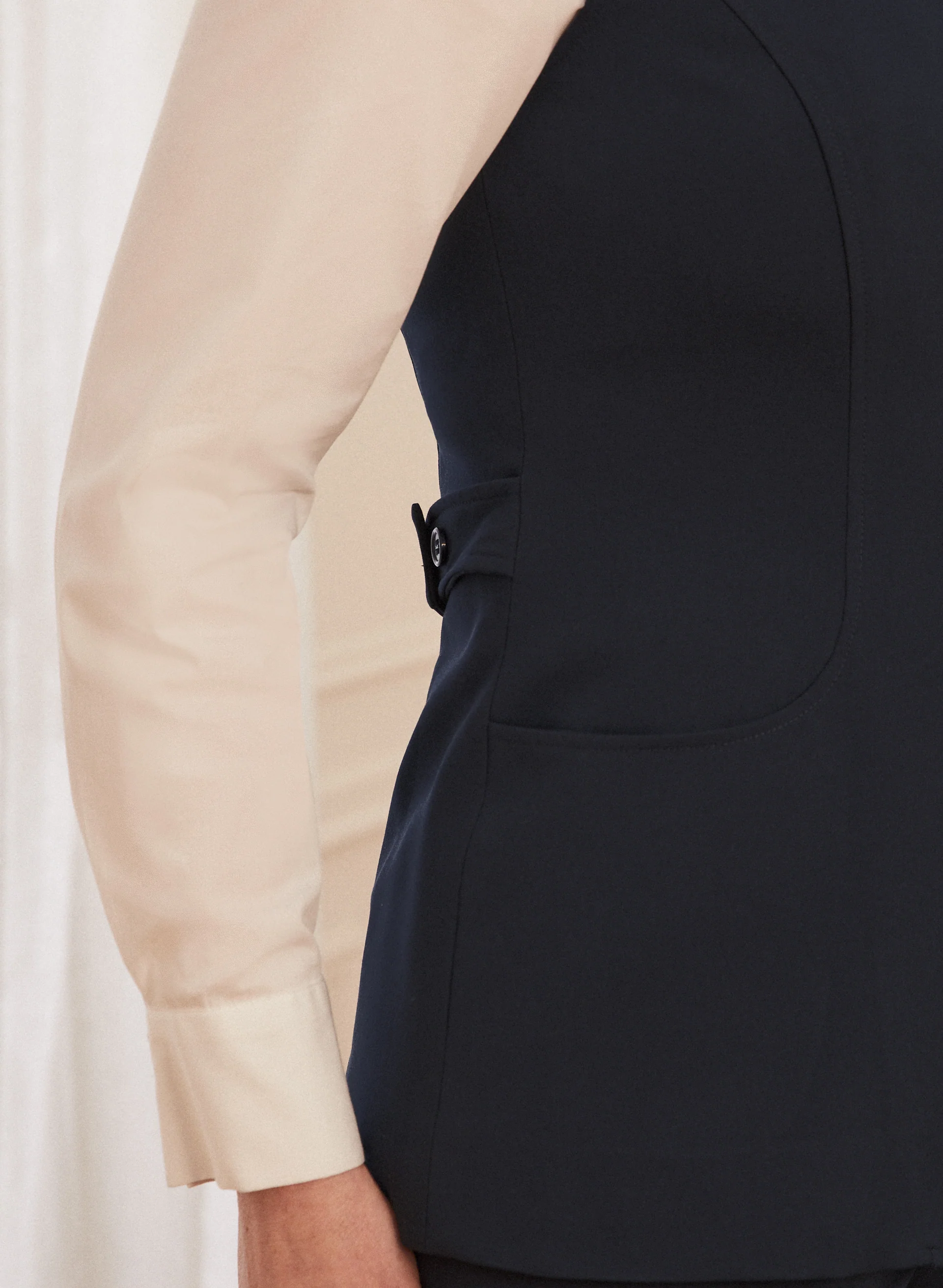 Louben - Sleeveless Button Front Vest - Image 4