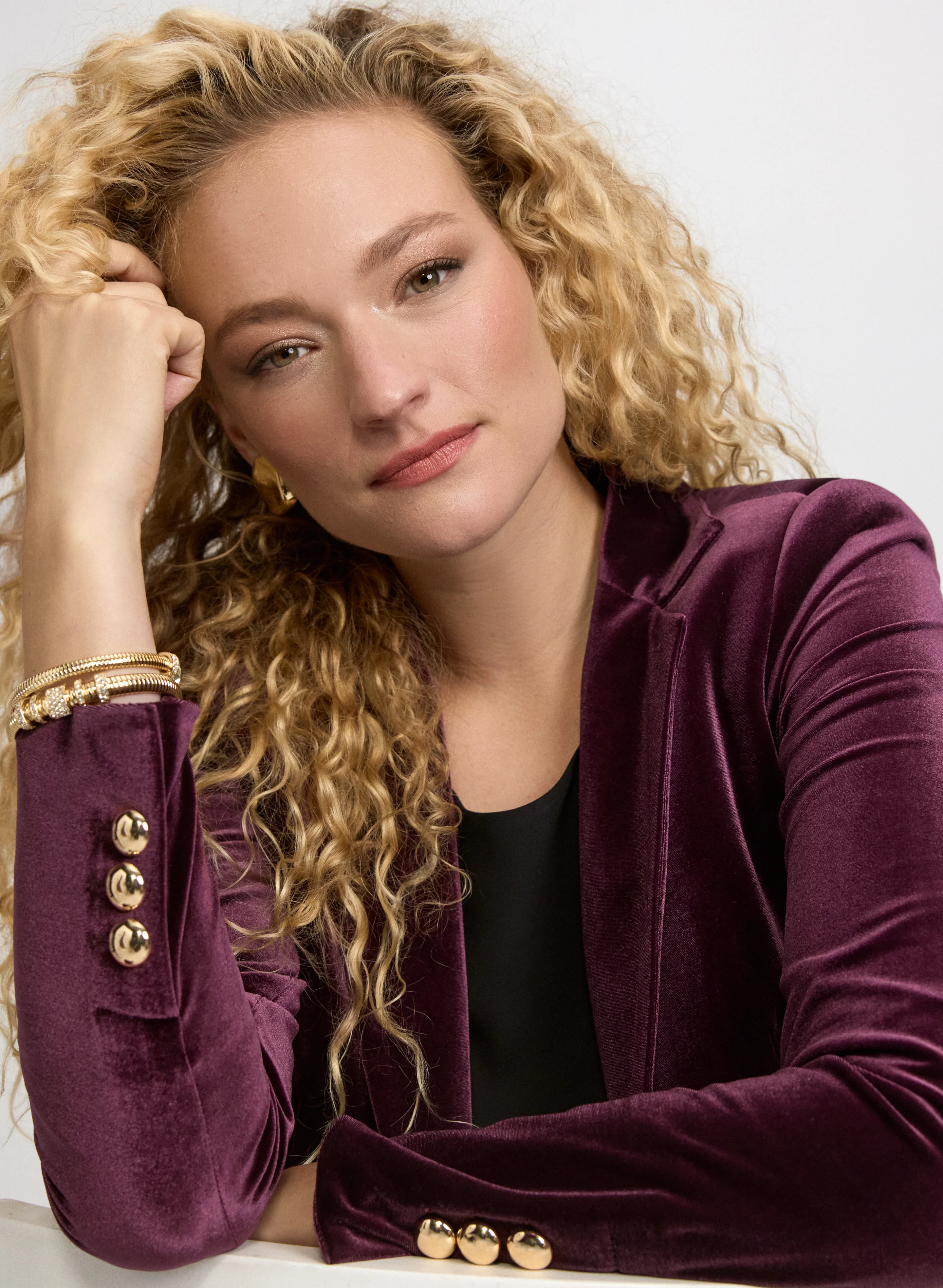 Notched Lapel Velvet Blazer - Image 4
