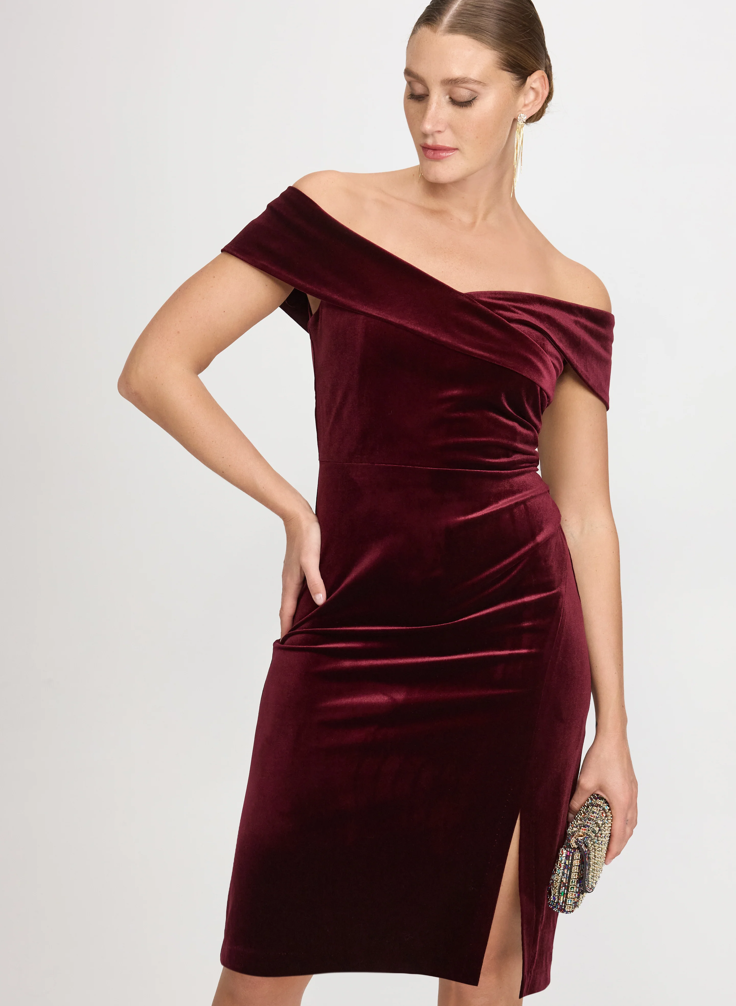 Off-The-Shoulder Velvet Dress - Image 7