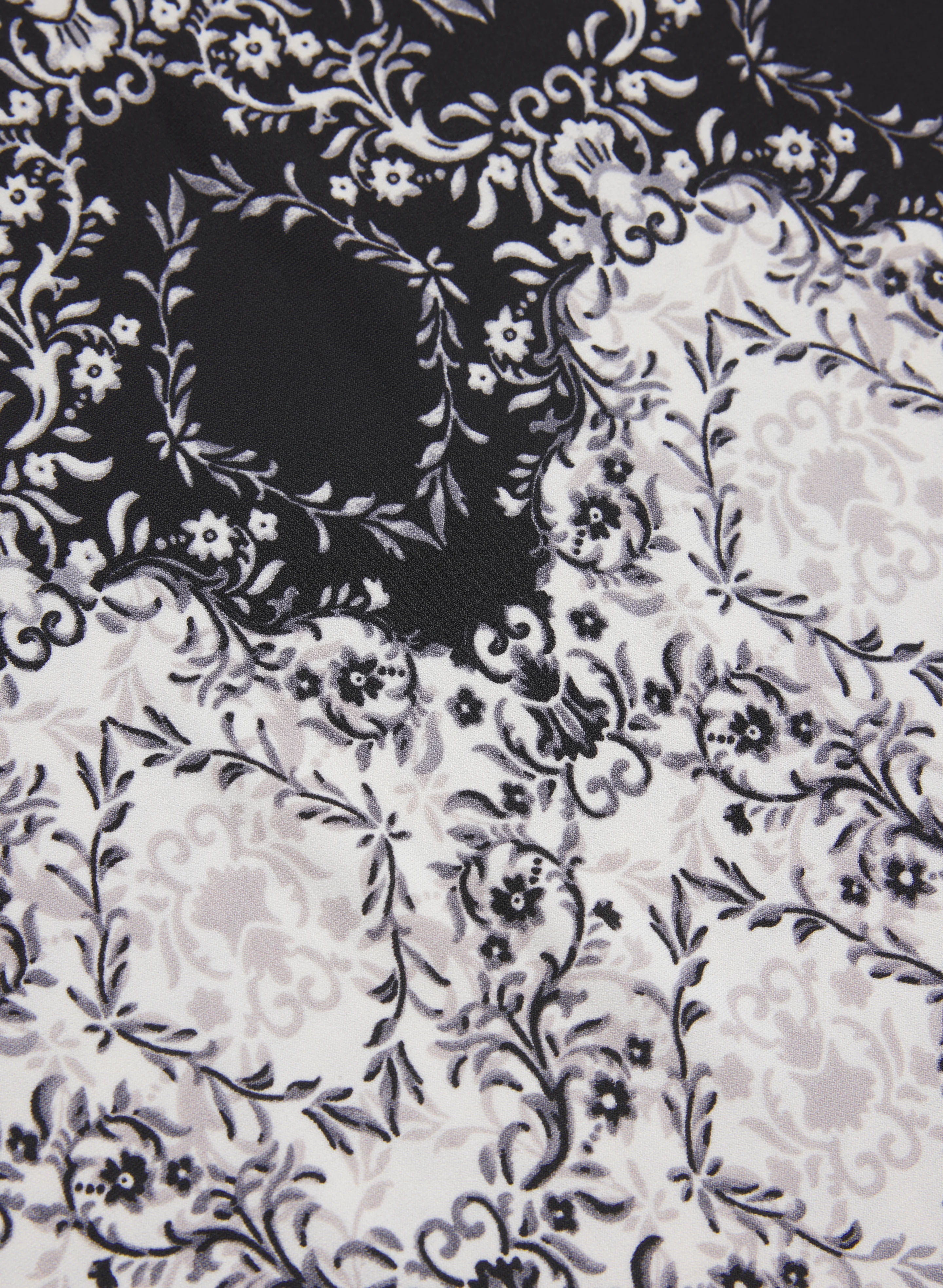Ornate Floral Print Pyjama Set - Image 7