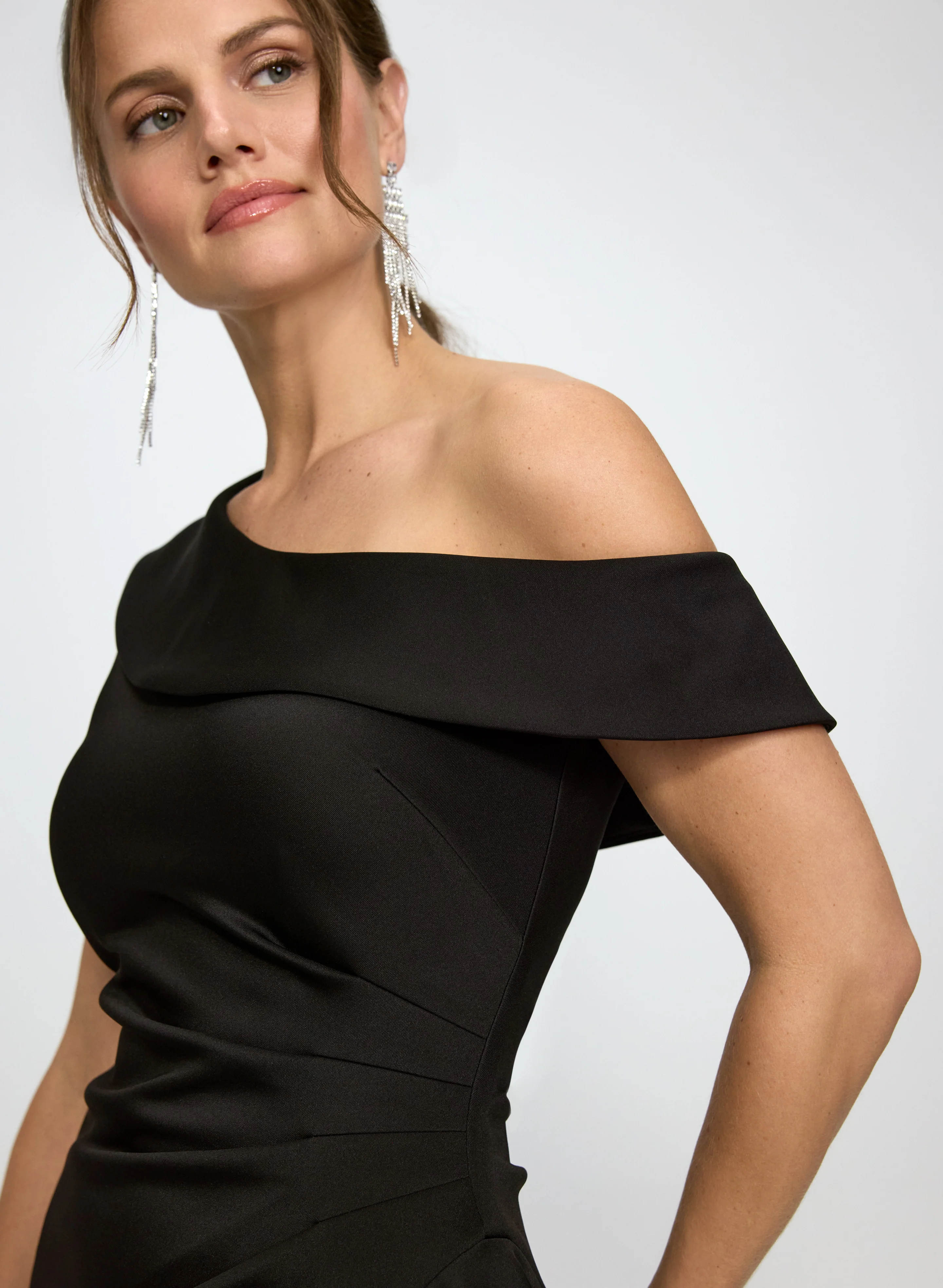 Single-Shoulder Ruffle Detail Dress - Image 2
