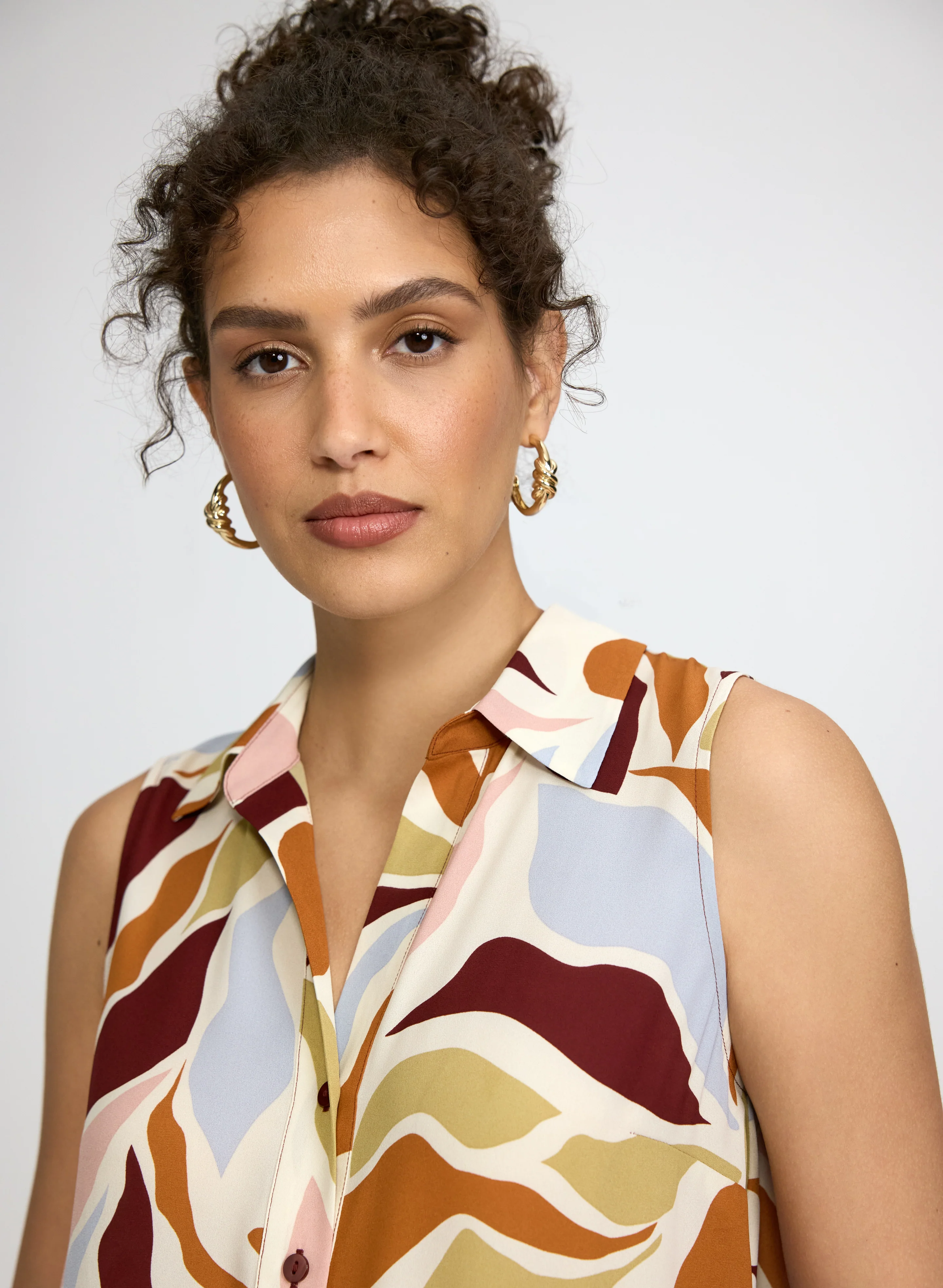 Sleeveless Abstract Blouse - Image 3