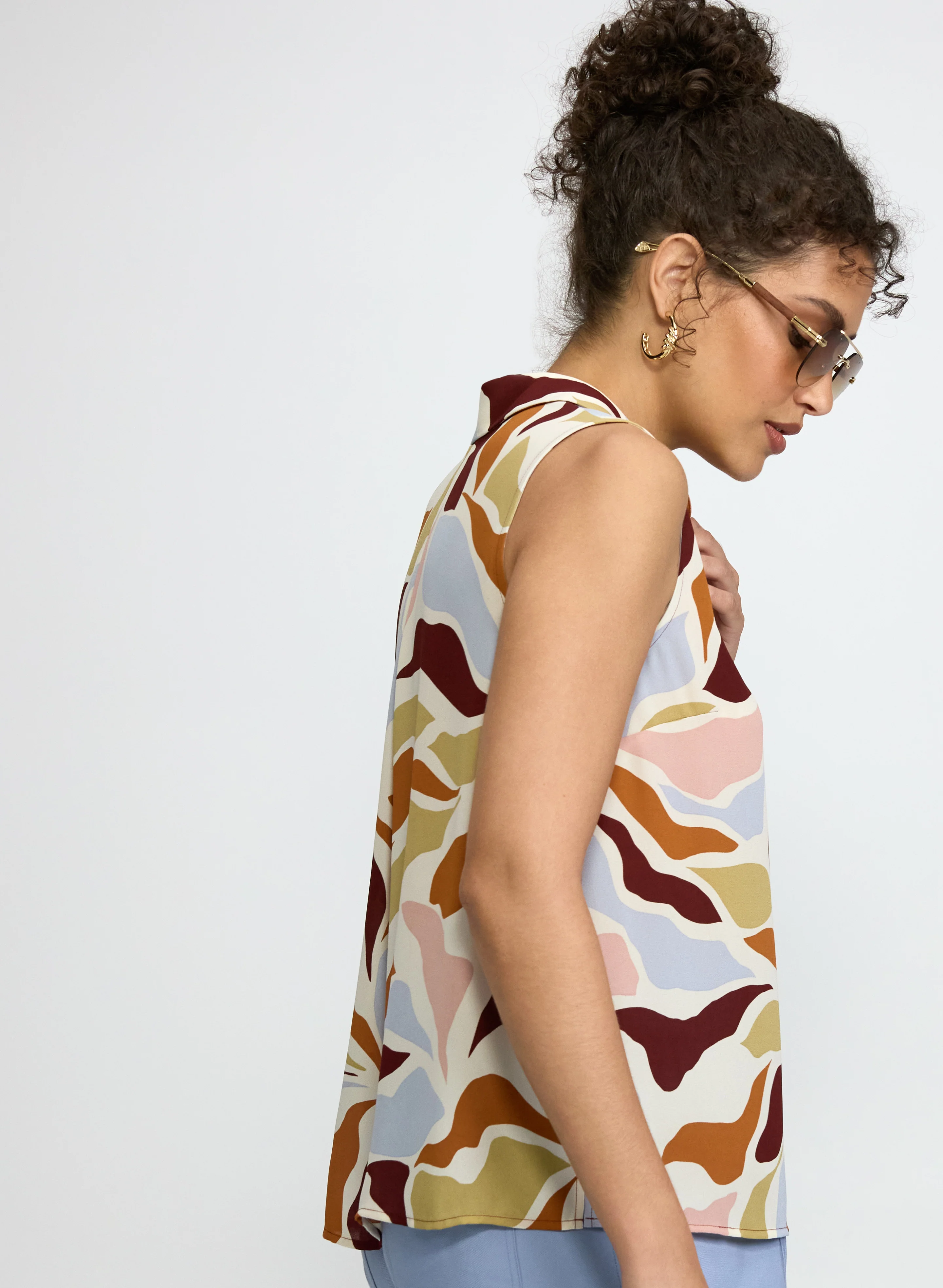 Sleeveless Abstract Blouse - Image 7