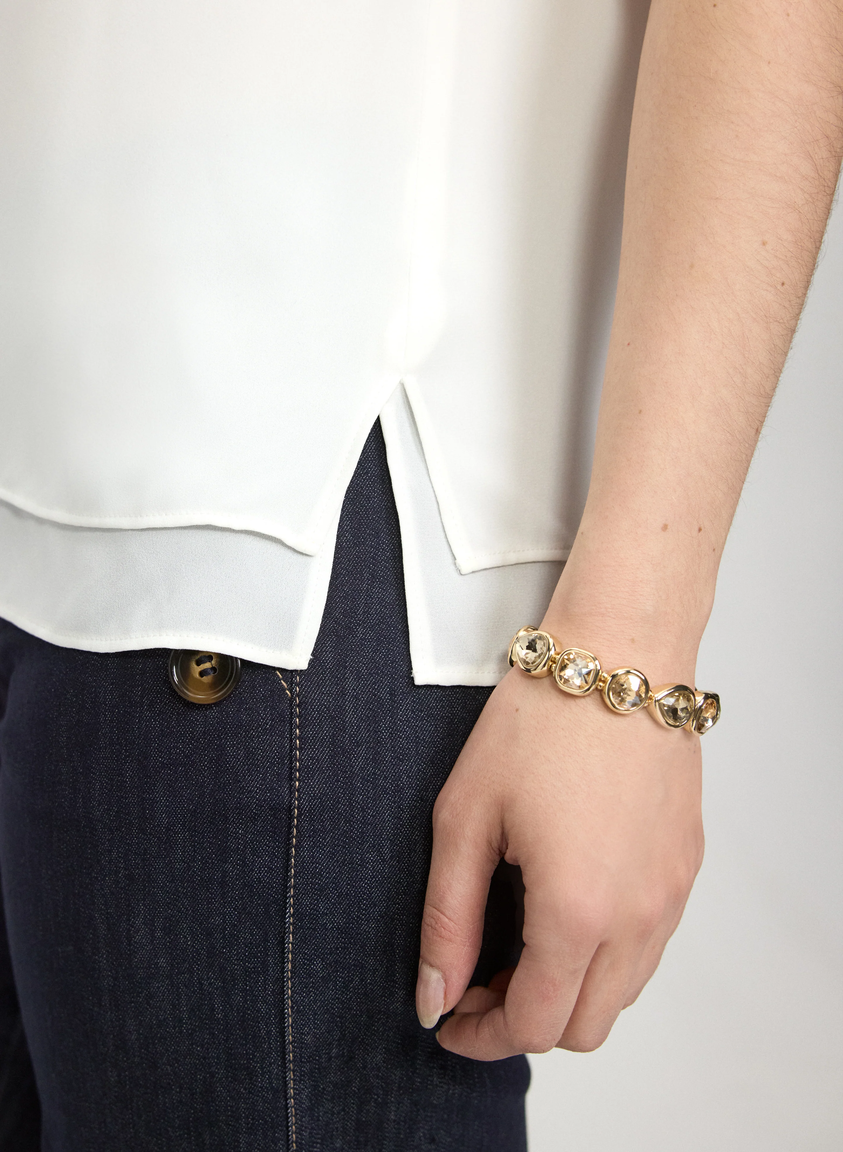 Sleeveless Crepe Blouse - Image 5