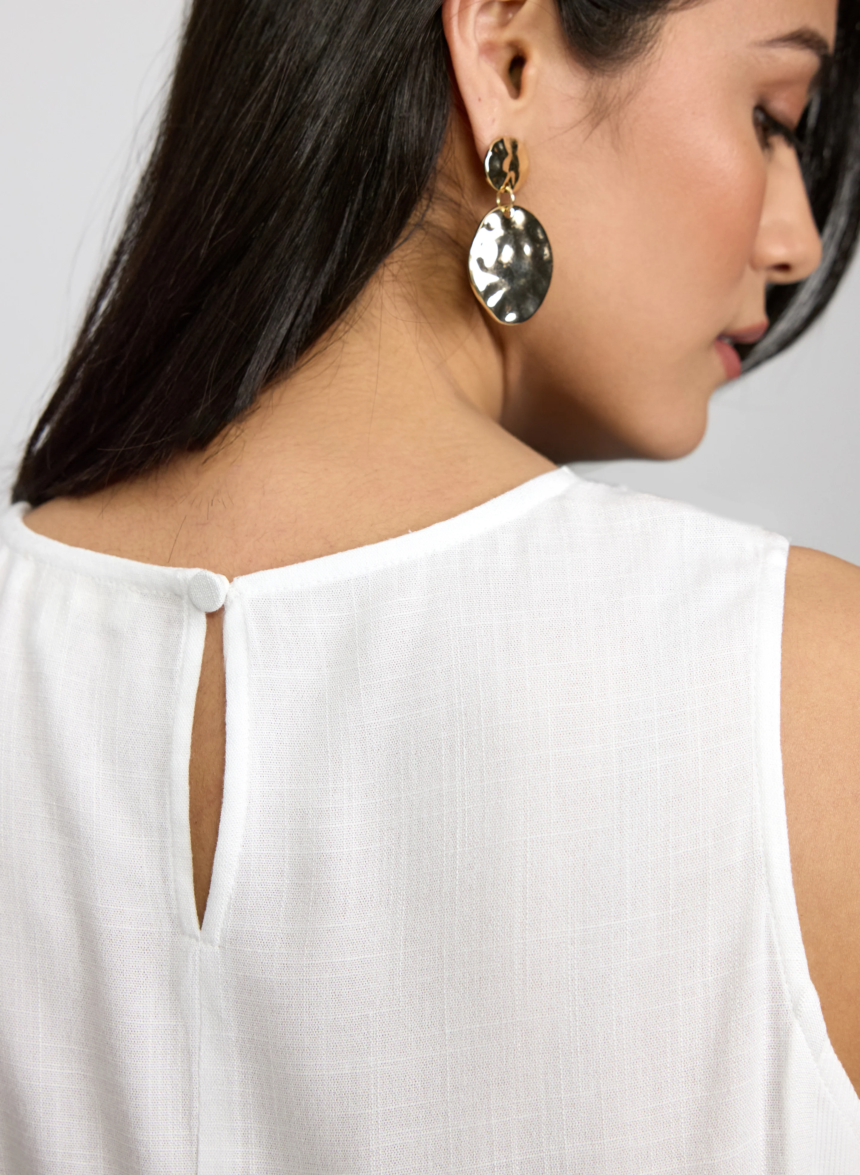 Sleeveless Crew Neck Blouse - Image 5