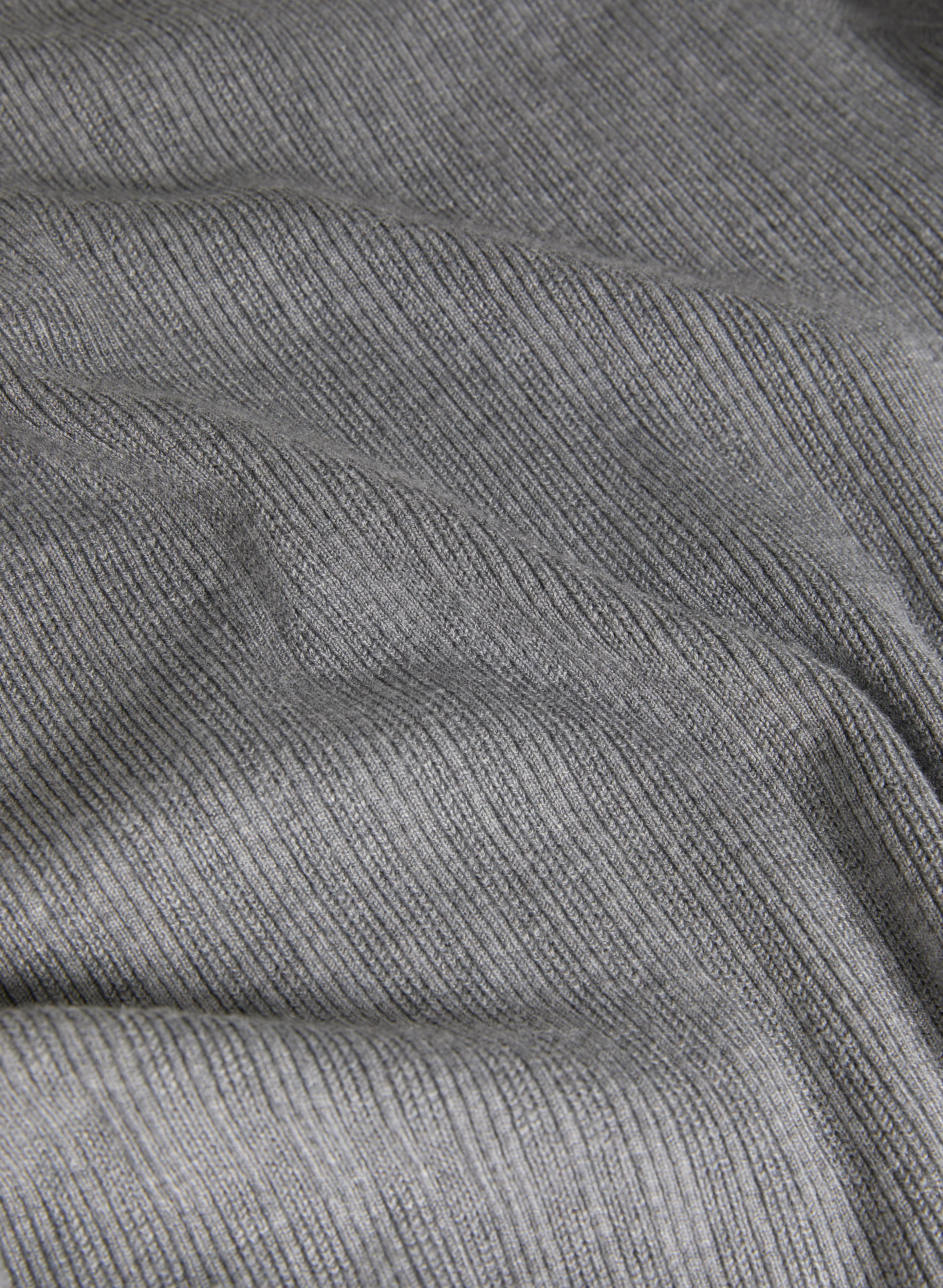 Sleeveless Knit Turtleneck - Image 7