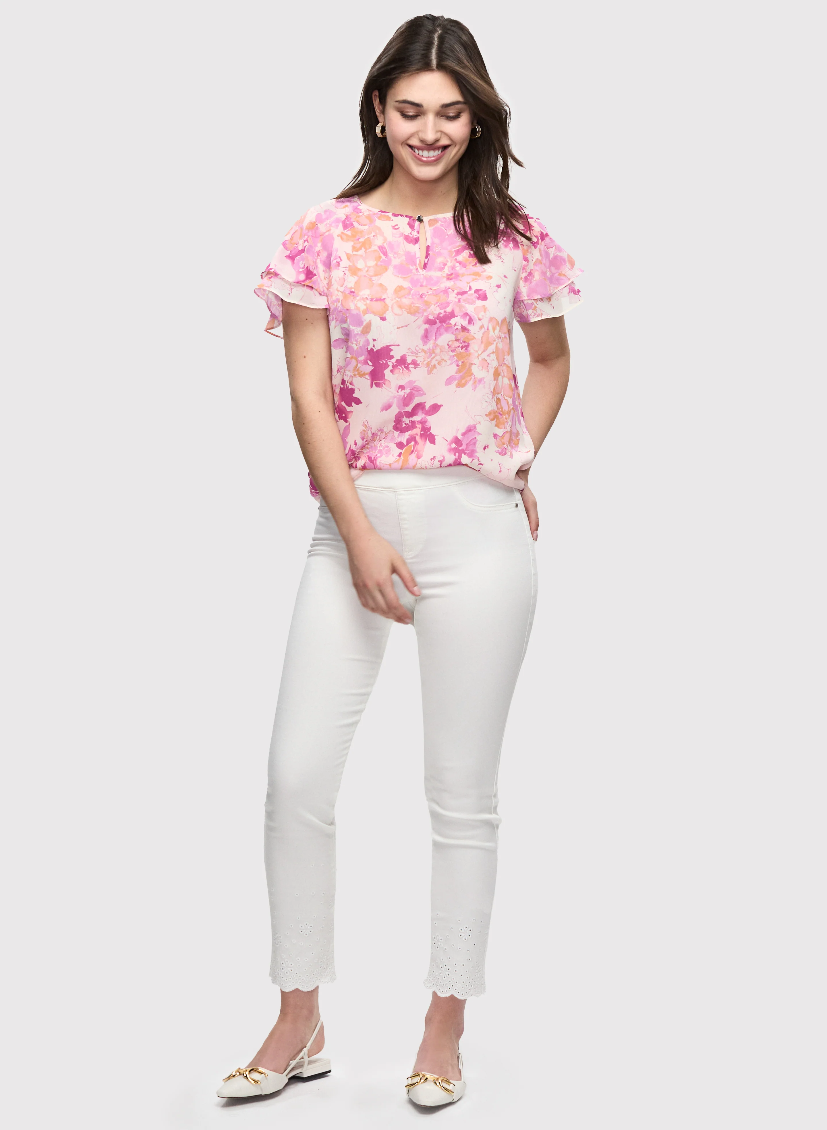 Tiered Short Sleeve Blouse & Embroidered Jeans