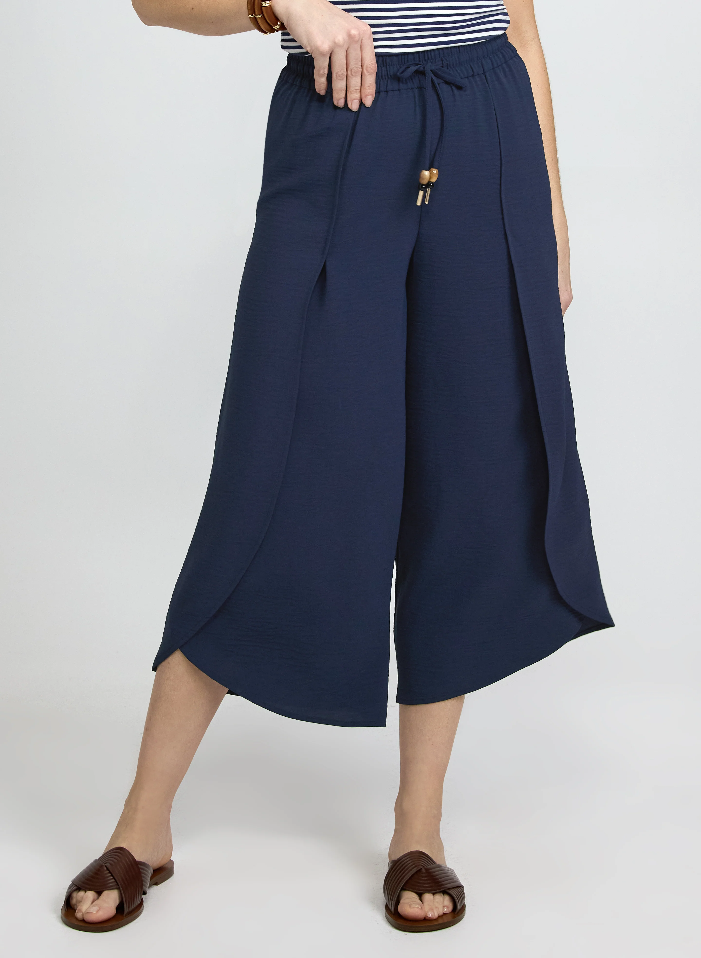 Wide-Leg Pull-On Capris