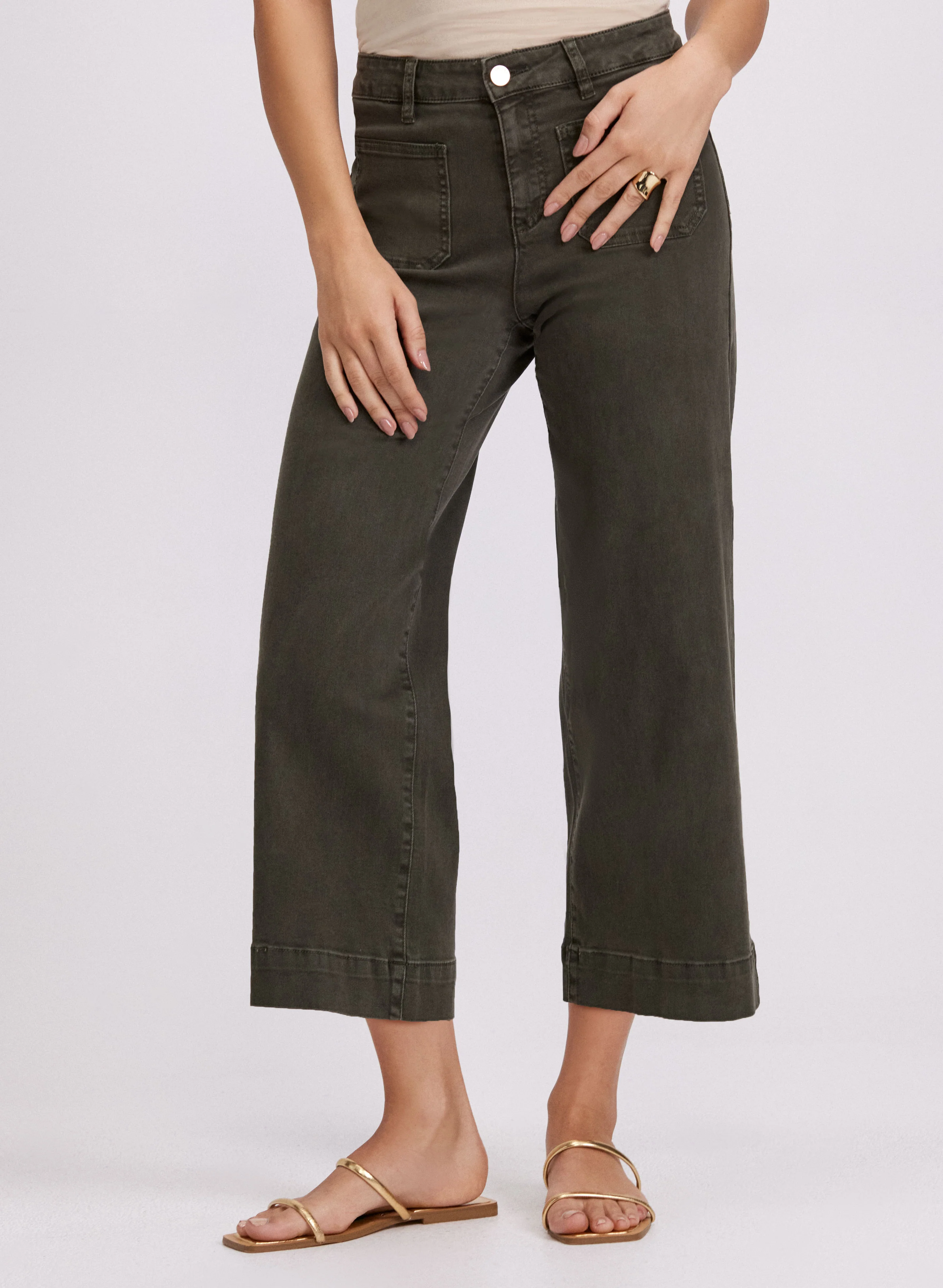 Wide-Leg Cropped Jeans